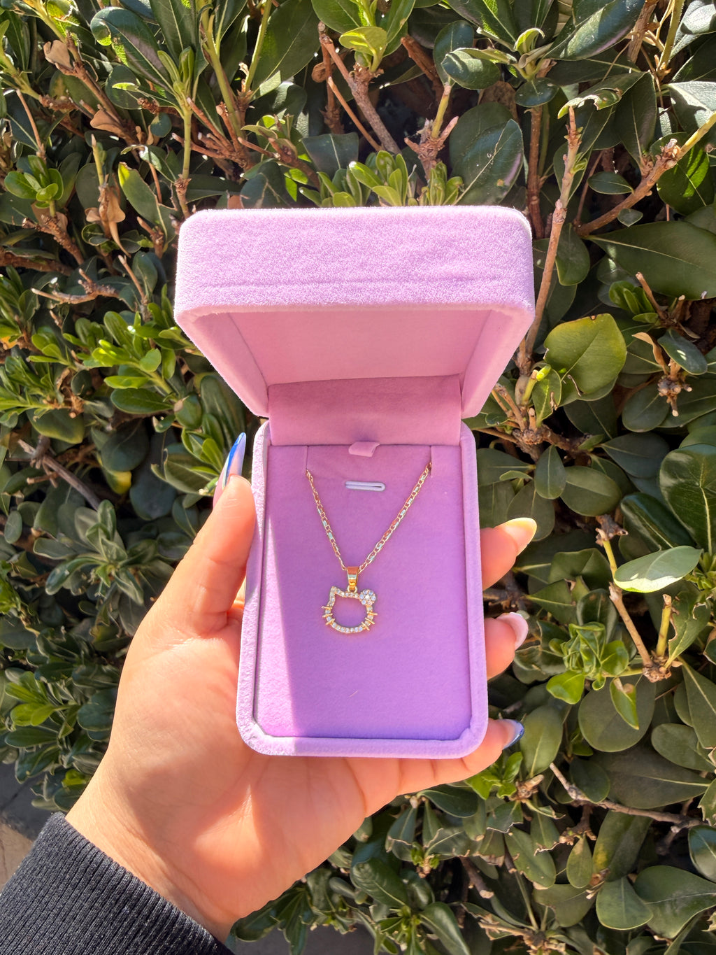 Hk outline face necklace