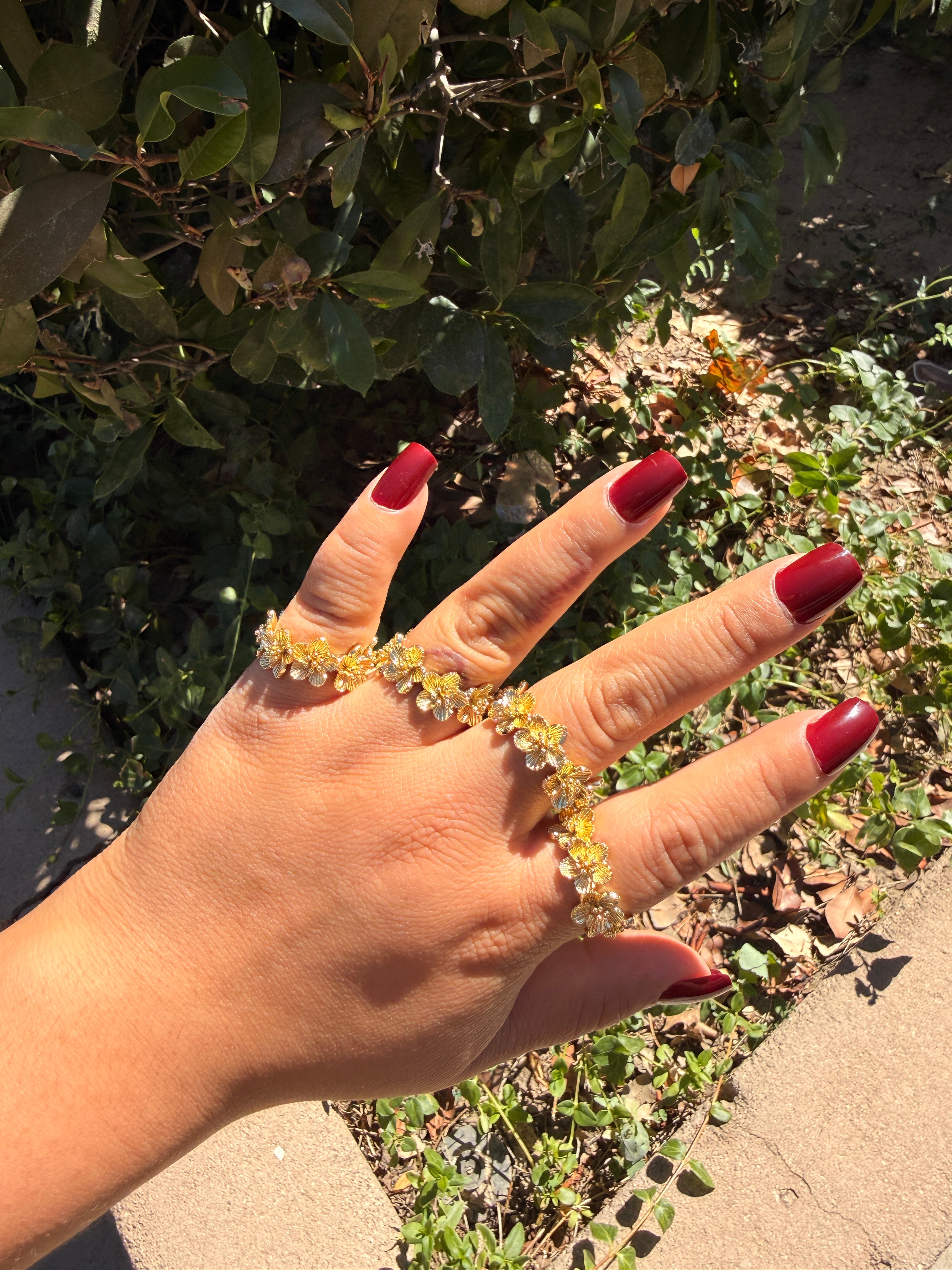 Full hibiscus ring