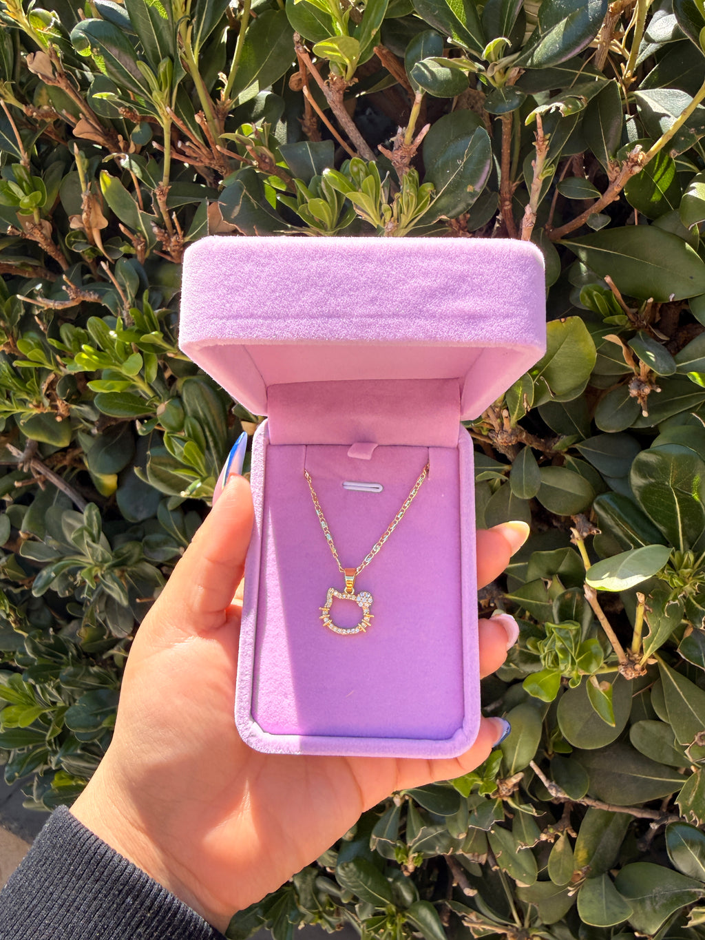 Hk outline face necklace