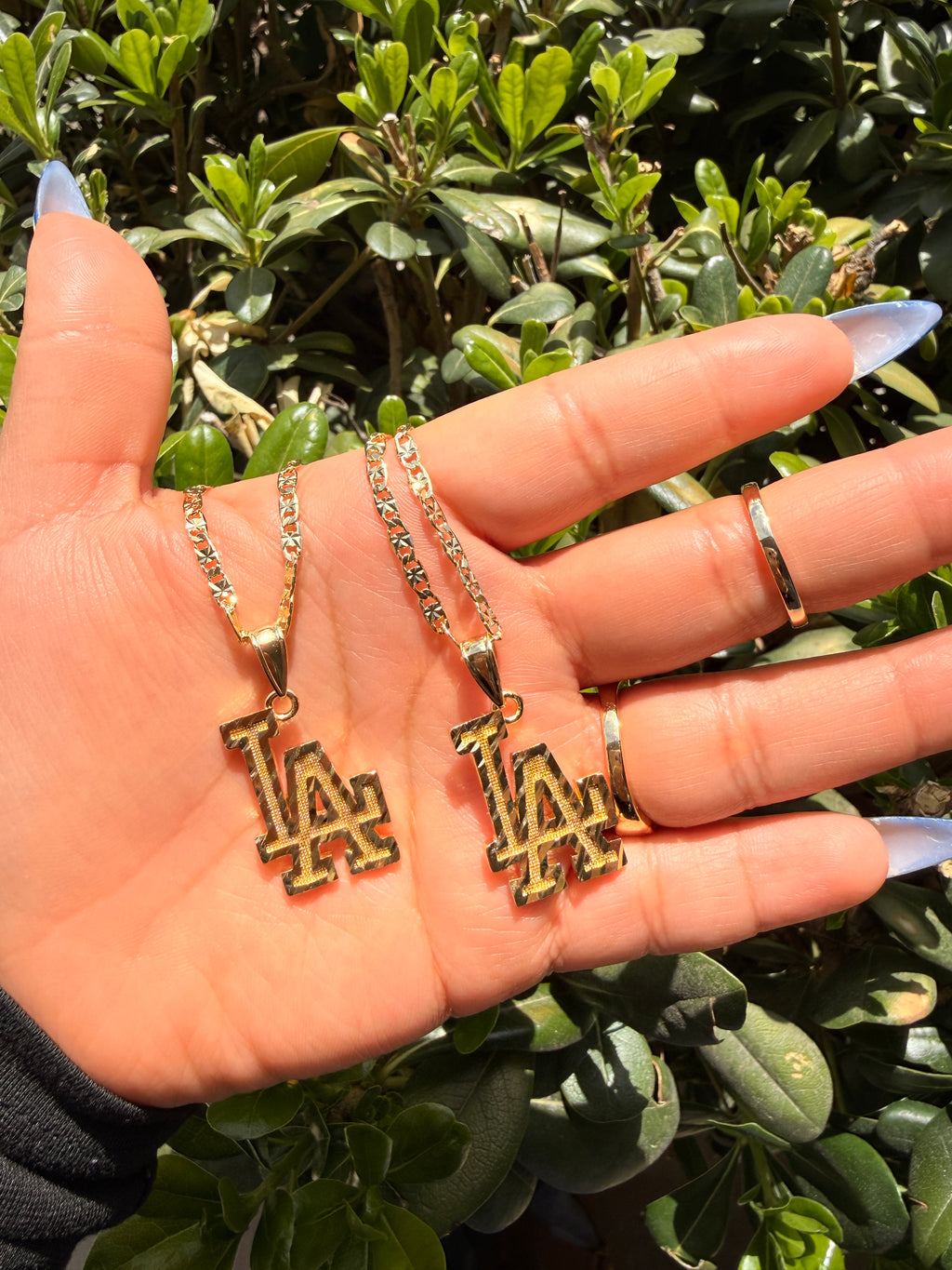 LA NECKLACE