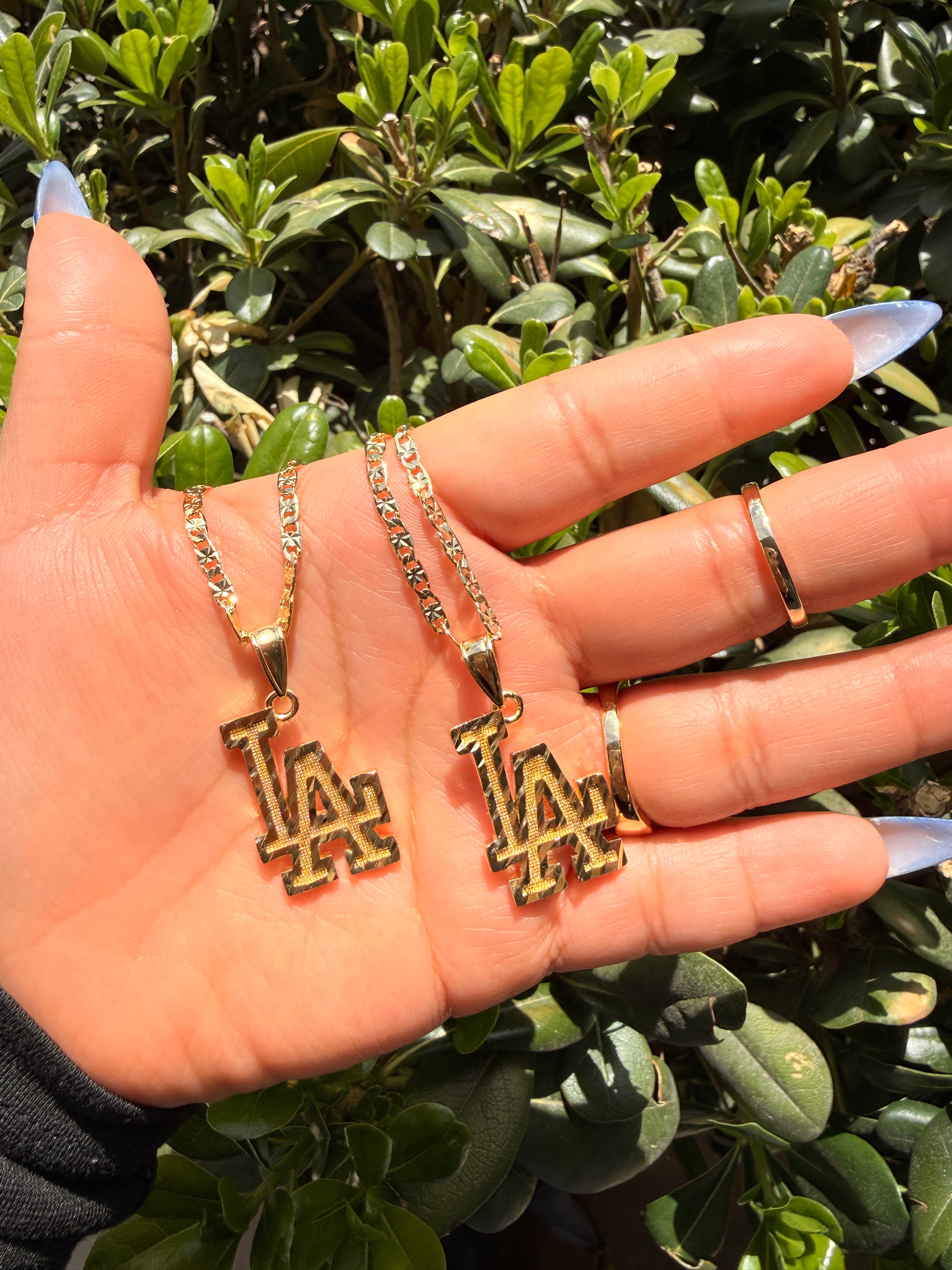 LA NECKLACE