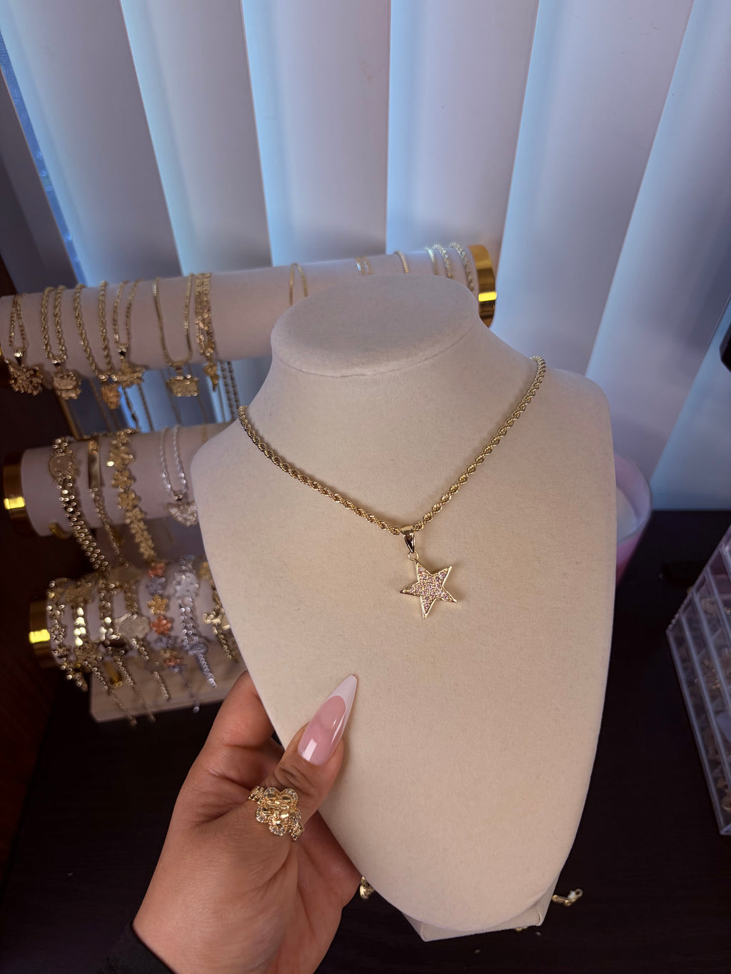 Star necklace (white)