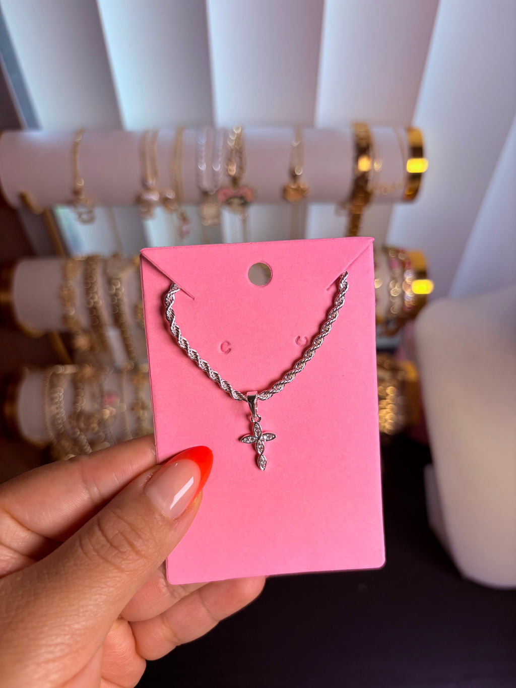 Dainty cross necklace (silver)