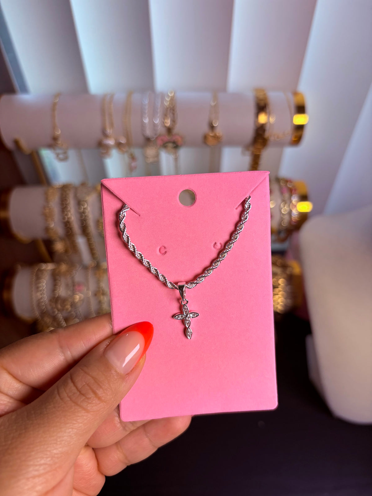 Dainty cross necklace (silver)