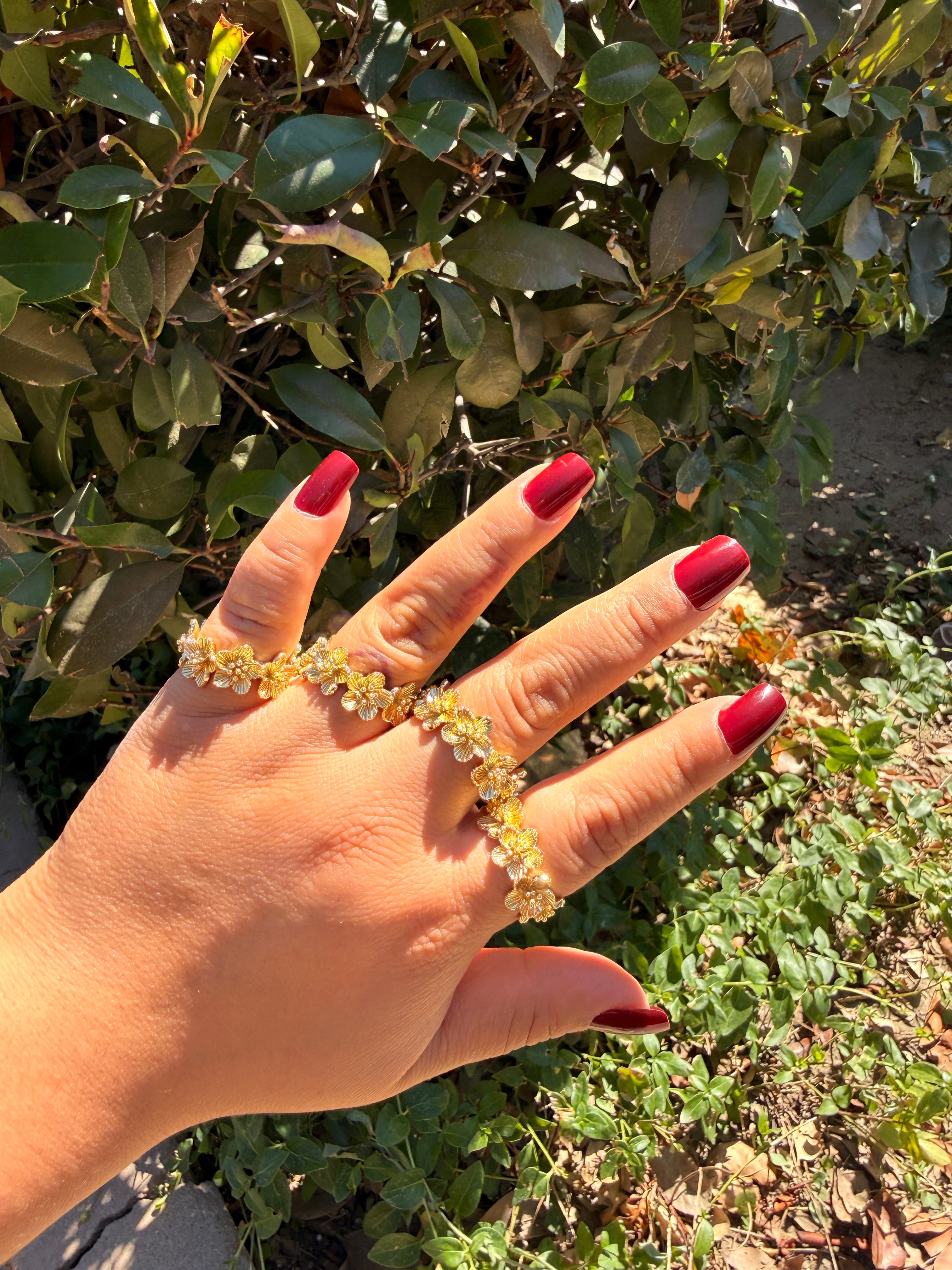 Full hibiscus ring