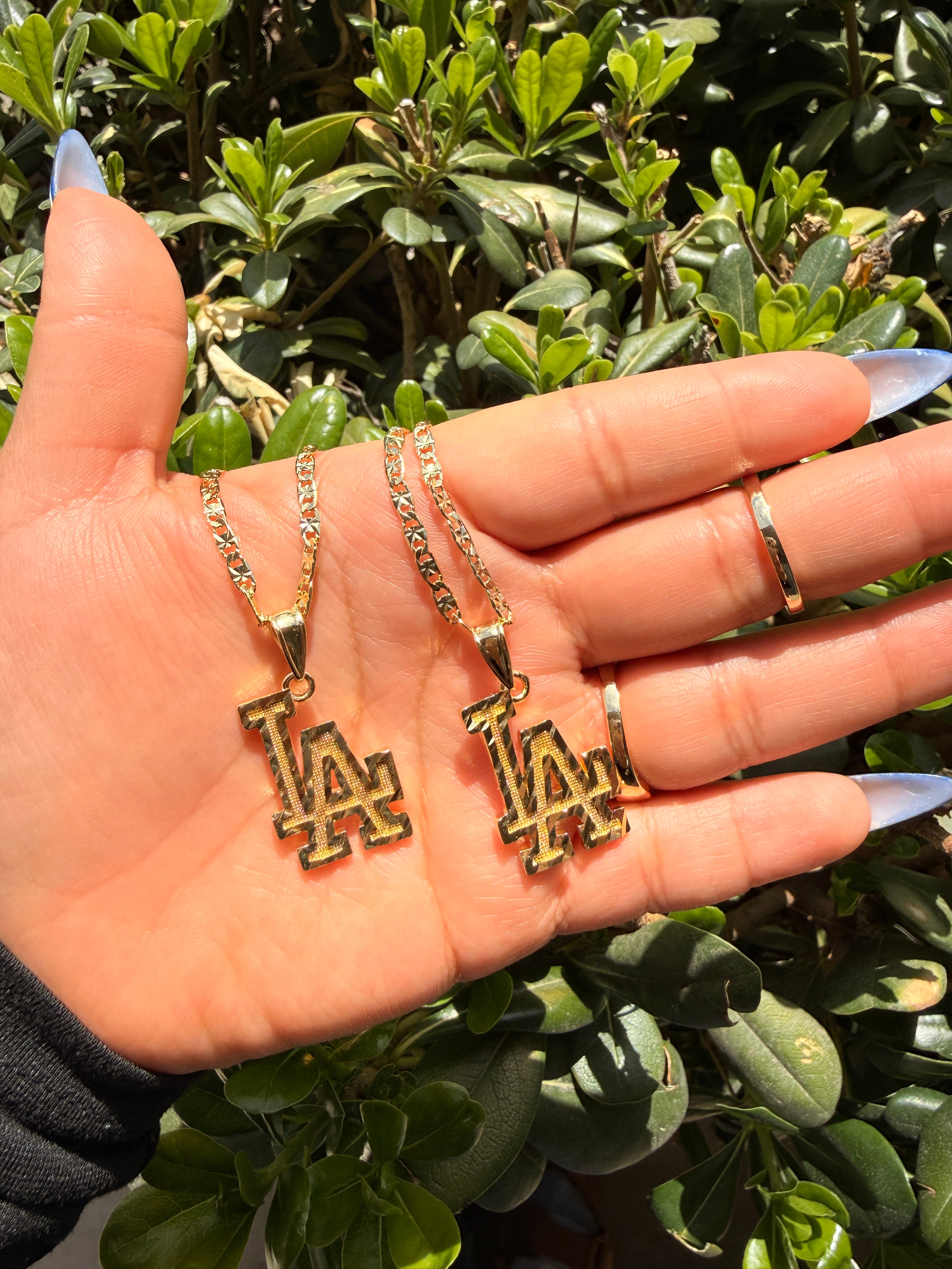LA NECKLACE