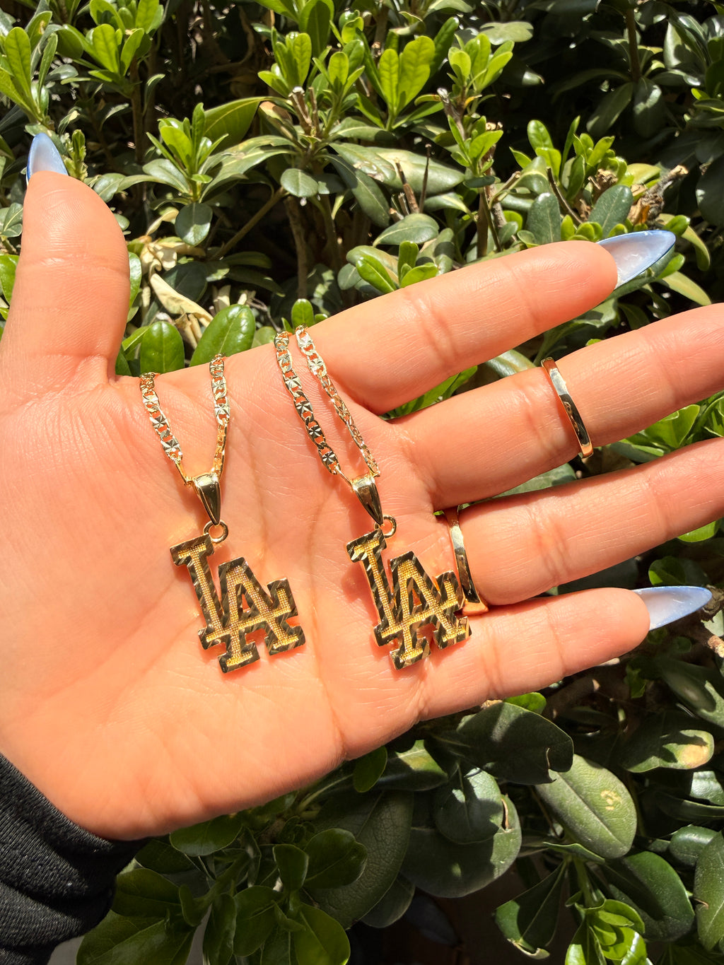LA NECKLACE
